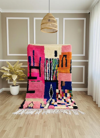 Handmade wool rug with soft fringe edges
