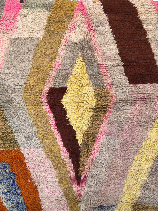 Diamond-shaped tribal motif in yellow, pink, and brown wool pattern