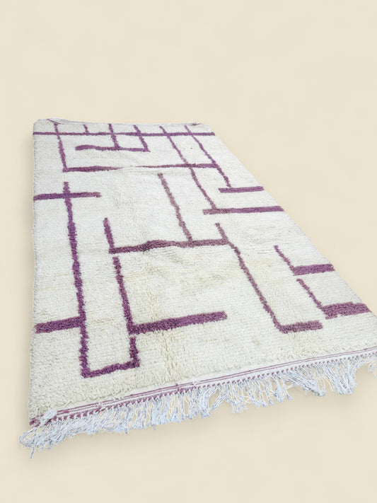 Cream Moroccan rug featuring abstract mauve lines and natural fringes