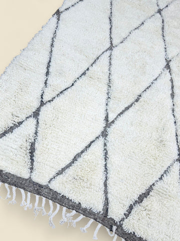 Close-up of Moroccan Tihya rug texture and fringed edge