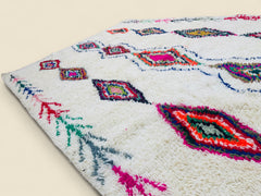 Tura Moroccan rug featuring multicolored diamonds on a cream wool base