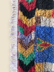 Edge of Tazdayt rug with chevron pattern and soft fringe.