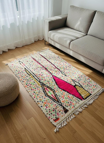 Ivory wool Berber rug with bold pink geometric motif