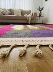 details of the rug fringes 